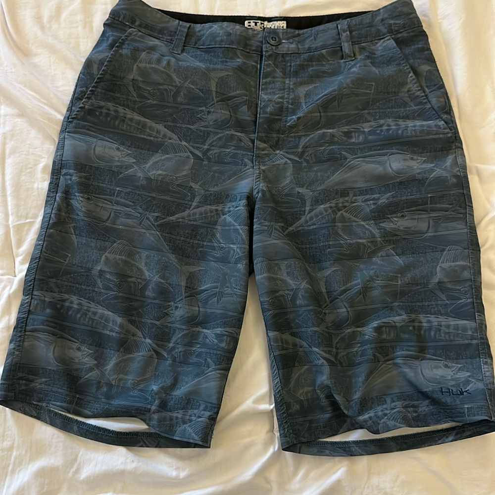 Huk Gear Men Size 30 BLUE Performance Fishing Shorts Sport Fish Print